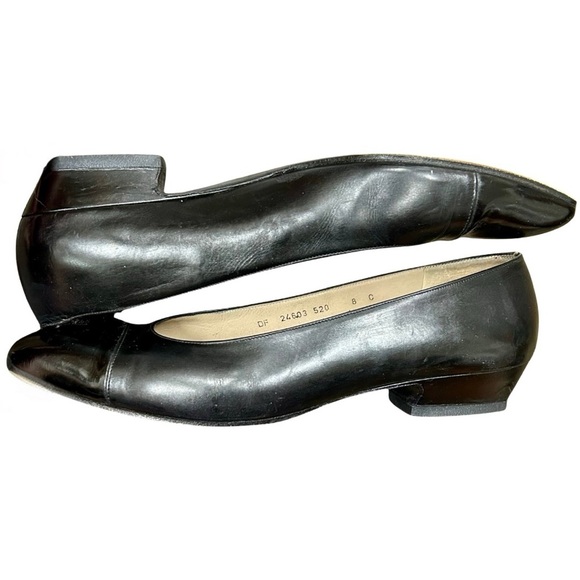 Salvatore Ferragamo Black Leather Low Heel Pumps – Size 8C - Picture 5 of 10